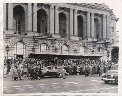 UN Conf apr 25 1945 crowd outside opera house after first meeting aad-8891.jpg