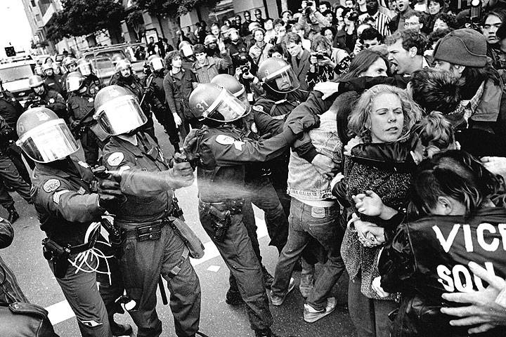 Cops-pepper-spraying-protestors-at-anti-Gulf-War-demo-1981-downtown-SF-by-Keith-Holmes.jpg