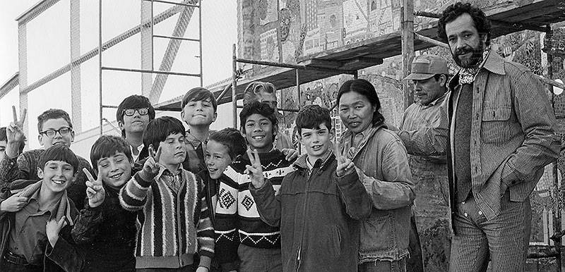 Asawa-with-students-and-mosaic-artist,-Alfonso-Pardiñas,-Alvarado-Elementary-School,-1970.jpg
