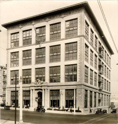 Don Lee automobile dealership at Van Ness Avenue and O'Farrell Street 1928 AAD-4657.jpg