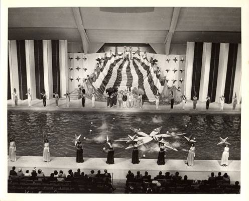 File:1940 Swimmers in Billy Rose's Aquacade with Esther Williams, Johnny Weissmuller and Morton Downey, Golden Gate International Exposition on Treasure IslandAAK-0265.jpg