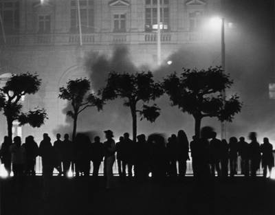 File:Rioters outside San Francisco City Hall May 21 1979.jpg
