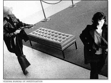 Patty Hearst takes part in the April 1974 Hiberna bank raid with other SLA members.jpg