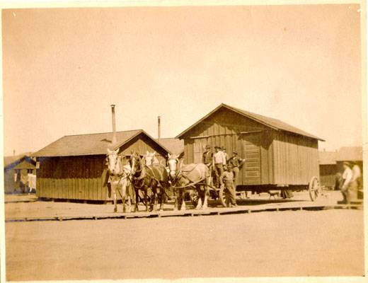 1906 moving quake shack AAC-2847.jpg
