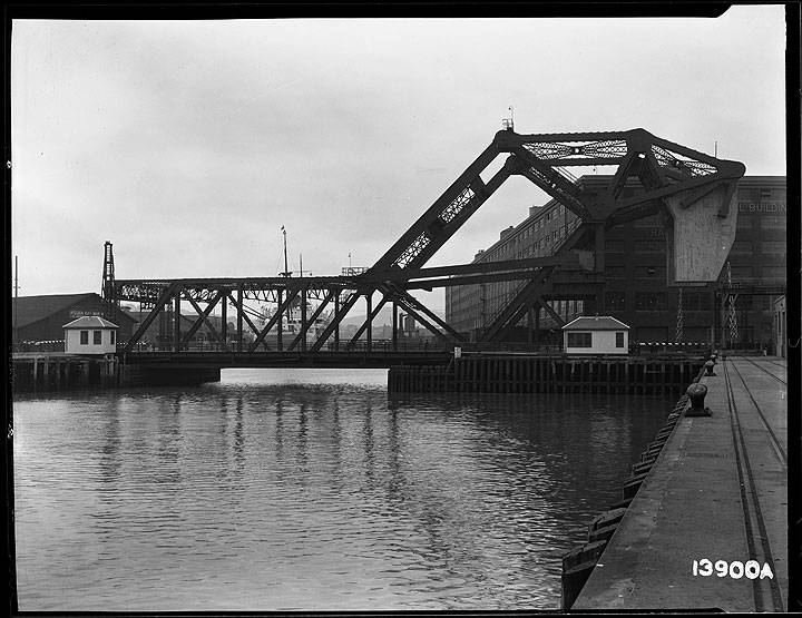3rd-Street-Bridge-with-Bridge-Closed May-13-1933- U13900A.jpg