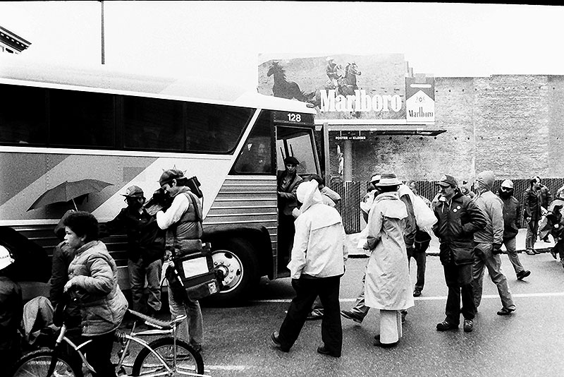 File:Greyhound-bus-during-1983-strike-IMG00072.jpg