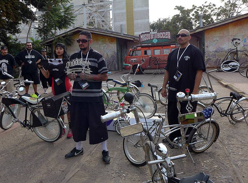 File:Low-rider-bicycle-culture-in-Chile-2016-at-FMB P1070327.jpg