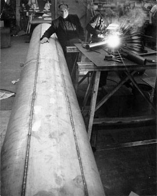 Bufano in his workshop 1962 AAC-9210.jpg