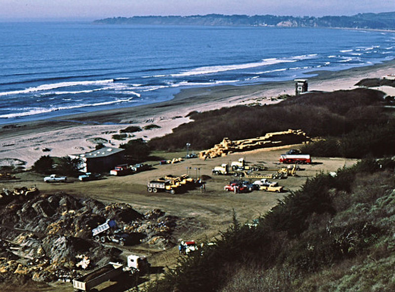 File:Stinson-Beach-and-Bolinas-1971-oil-spill-by-Pierre-La-Plante.jpg