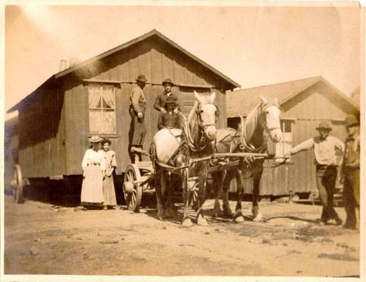 File:1906 family moves quake shack AAC-2848.jpg