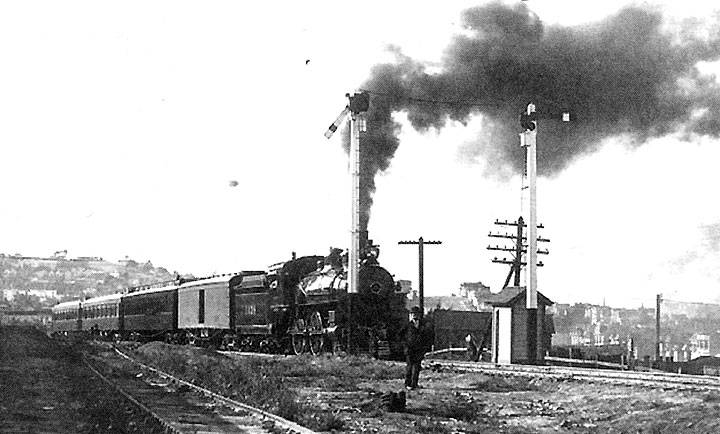1904-southbound-train-at-Bernal-just-north-of-Glen-Park.jpg