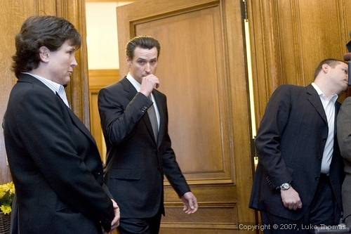 File:Newsom 2007 coming out of City Hall to admit affair by Luke Thomas mw2w8467 std.jpg