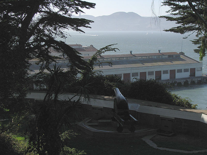 File:Ft--Mason-overlooking-piers-and-GGB 1213.jpg