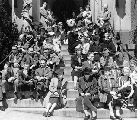 File:Apr 11 1941 good friday folks on steps of st marys AAB-0758.jpg