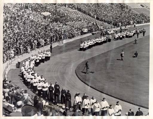 File:Prayers for Victory meeting at Kezar Stadium Sept 1943 AAC-5261.jpg