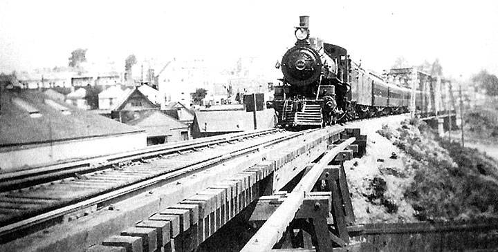 File:1907-southbound-train-on-Dolores-St-Bridge.jpg