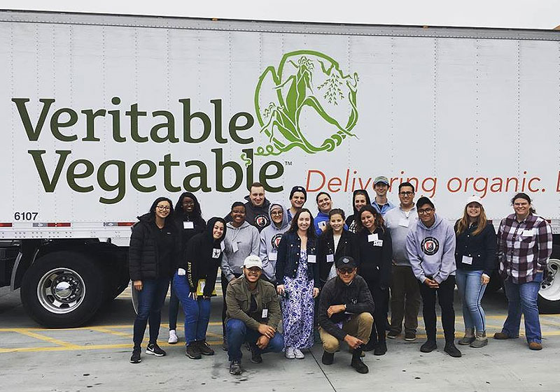 File:Veritable-vegetable-staff-and-truck.jpg