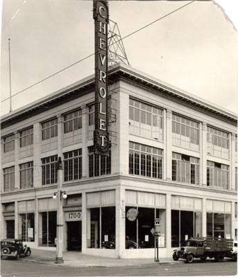 This Chevrolet dealer at Van Ness and Sacramento was characteristic of the shift of the whole 101 corridor to a car-centric economy during the 1920s-30s' Photo: San Francisco History Center, SF Public Library