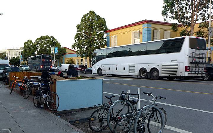 File:Parklet-at-arizmendi-with-two-tech-buses P1060977.jpg