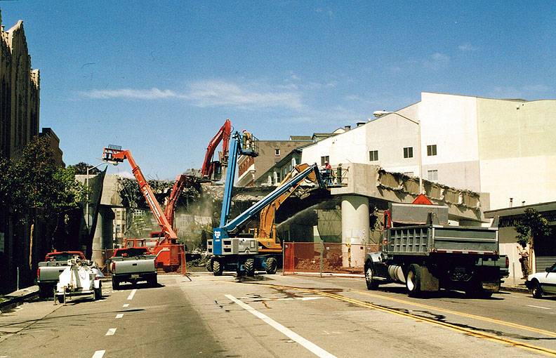 File:Valencia-street-freeway-demolition-Dec-2003.jpg