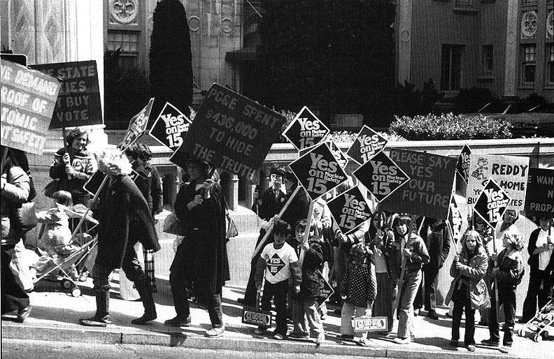 Yes-on-15 1975 march-in-SF-by-Jim-Burch.jpg