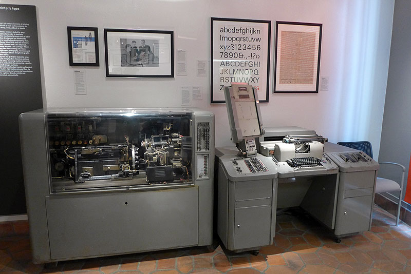 Typesetting-machine-c-1970 P1040176.jpg