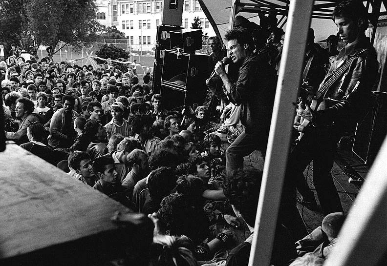 Dead-Kennedys-at-Dolores-Park-1984.jpg