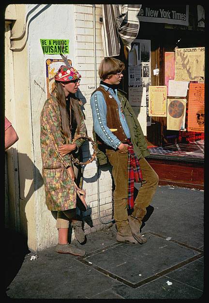 Cushman-Oct-26-1967-2-hippies-on-Haight-P15596.jpg