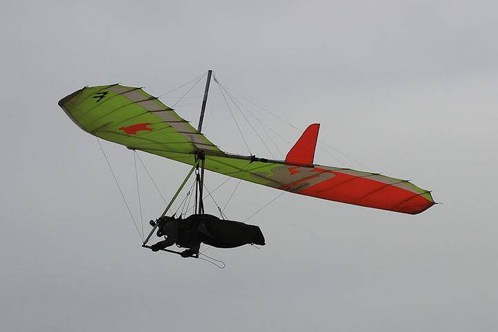 File:Hang-glider 2885.jpg