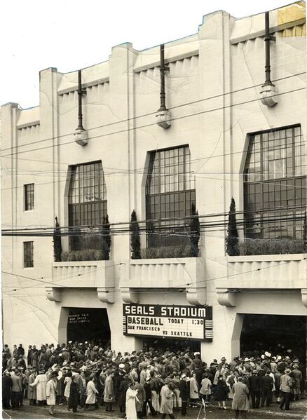 File:Crowds entering Seals Stadium 1940s AAA-4904.jpg