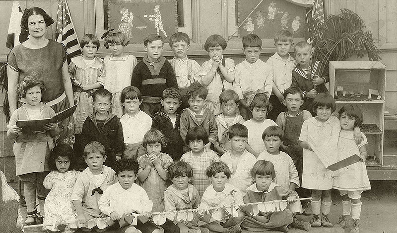 File:Bret-Harte-Grammar-School-Kindergarten-class-1925.jpg