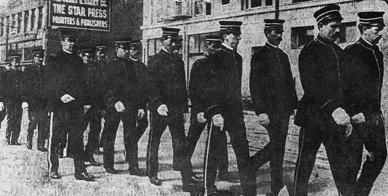 1913-Hibernian-Rifles-marching-in-SF.jpg