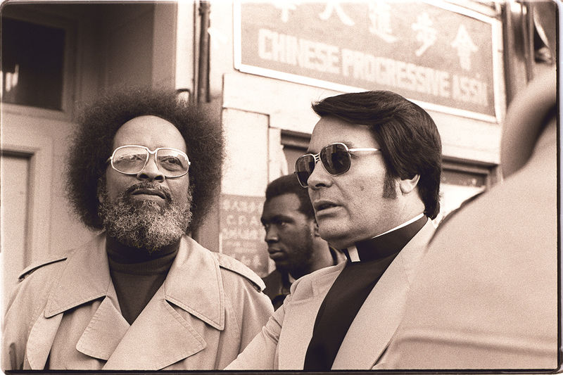 File:Cecil Williams and Jim Jones at anti-eviction rally at the I-Hotel, January 1977 Nancy Wong.jpg