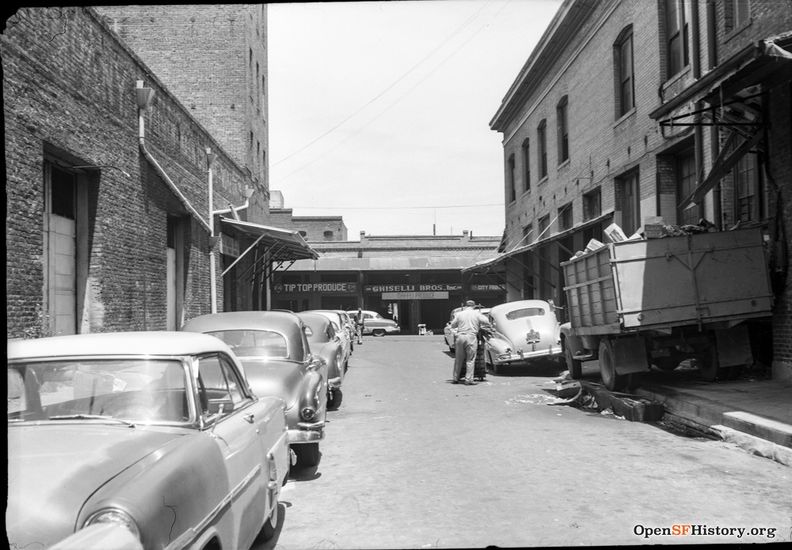 May 1959 Produce District, view north on Ceylon Street, a one block street from Clay to Washington, between Davis and Front, the site of Maritime Plaza today. Ghiselli Bros. Produce, Tip Top Produce on Washington St. wnp28.2419.jpg