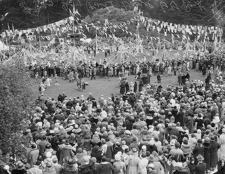 Dancing-around-maypole,-May-Day-holiday-in-Golden-Gate-Park,-May-2,-1932.jpg