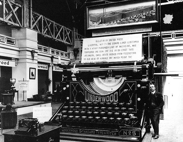 Giant-Underwood-Typewriter.jpg