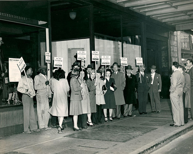 File:Oakland-1946-multracial-all-gender-picket-line h96.1.jpg