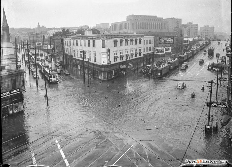 Market-and-Church-1941-during-flood wnp32.jpg