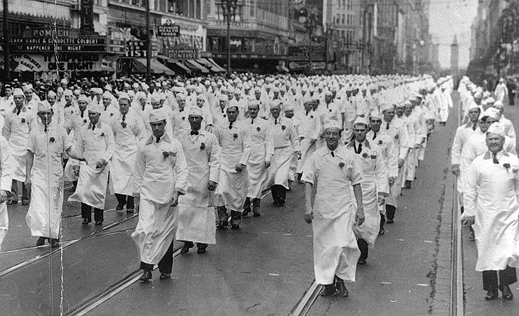 Butchers-march-on-Market-Street-in-1930s-Labor-Day.jpg