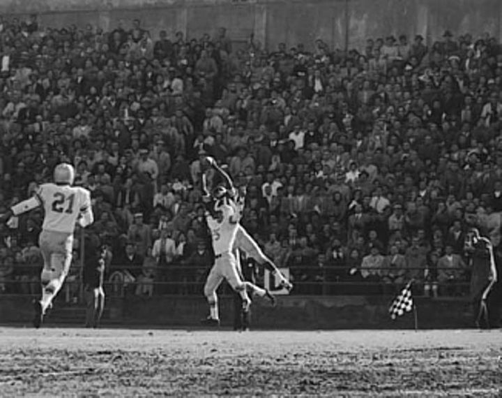 RC Alley OOPS Owens scores a touchdown versus the Detroit lions at Kezar Stadium via Ben Valdez 404815 2634982750713 471401710 n.jpg
