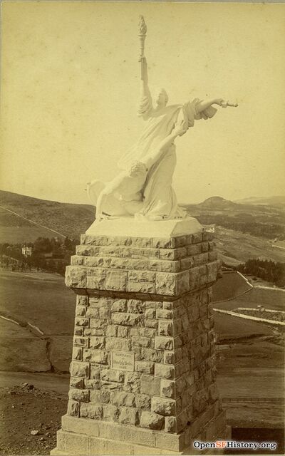 Triumph of Light statue 1888 wnp27.6960.jpg