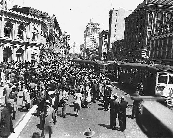 Sansome-and-Market-streetcar-crash-c-1929.jpg