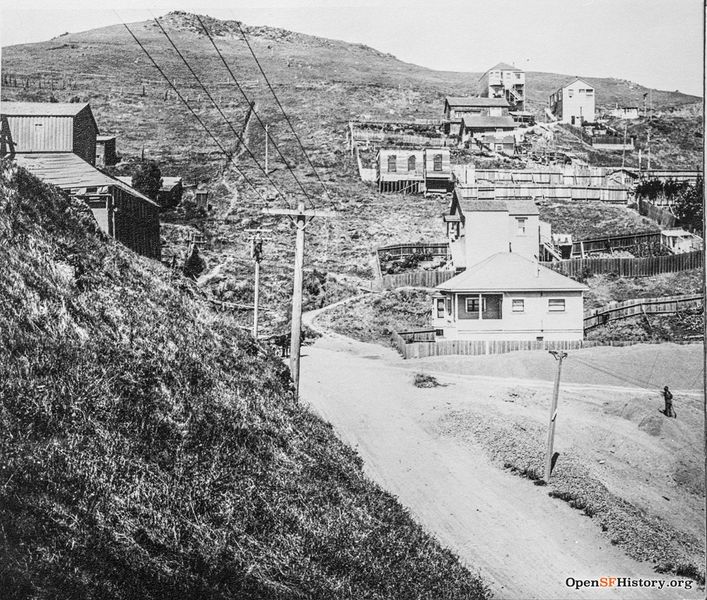 File:30th and Castro c 1915 Looking west at Gold Mine Hill. Gray Brothers quarry building on left. (Manning Collection) wnp26.1126.jpg