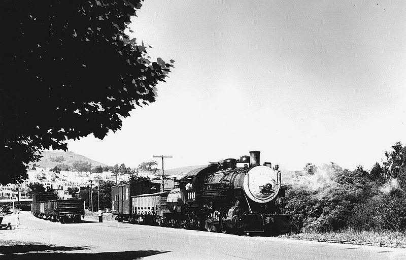 File:Sp-railroad-south-of-Bernal-cut-nd.jpg