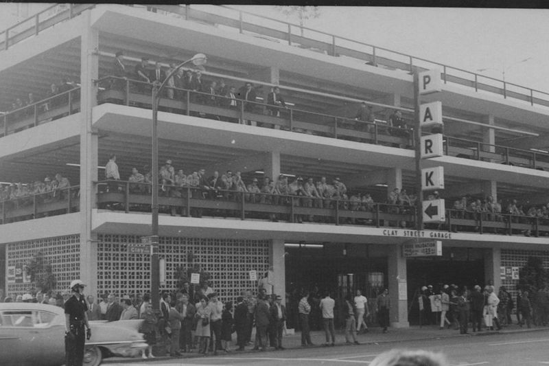 File:Mutual aid at parking garage oct 20 1967 draft week protest.jpg