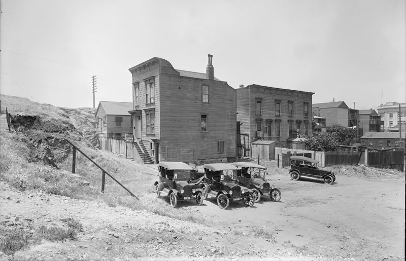 File:Red Cross buildings up against Irish Hill early 1910s wnp.jpg