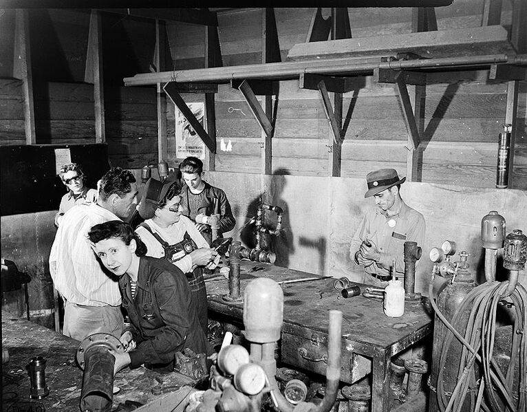 File:Oct-7-1943 Bethlehem-Shipbuilding-welding and pipe work class SF-Maritime-National-Historical-Park p82-125a.5.980n.jpg