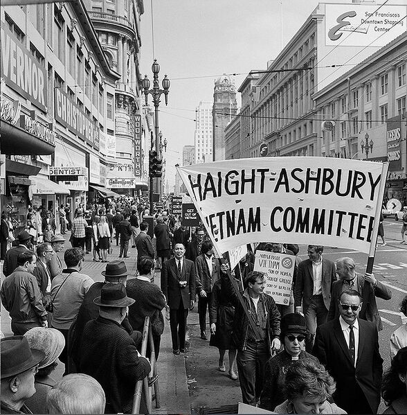 File:Anti-vientam-war-march-market-street-c-1965-Claudio-Beagerie-Photographs-(SFP-164).jpg